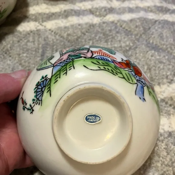 Mid Century Chinese Chinoiserie Porcelain Rice Bowls - Picture 3 of 10